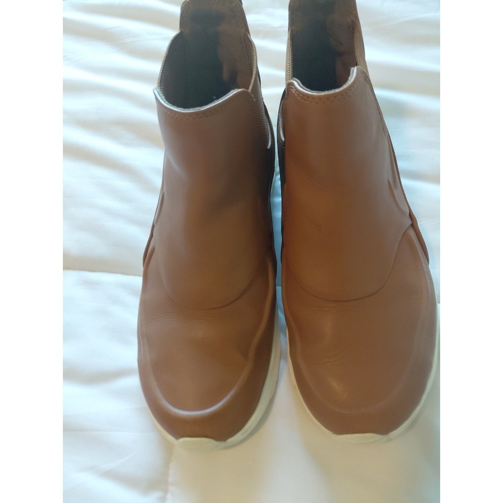 Nike Women's Tan Boot Bootie Size 7 excellent condition Nike slip on Boot